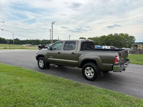 Used 2015 Toyota Tacoma 4x4 Double Cab w/ SR5 Package image 23