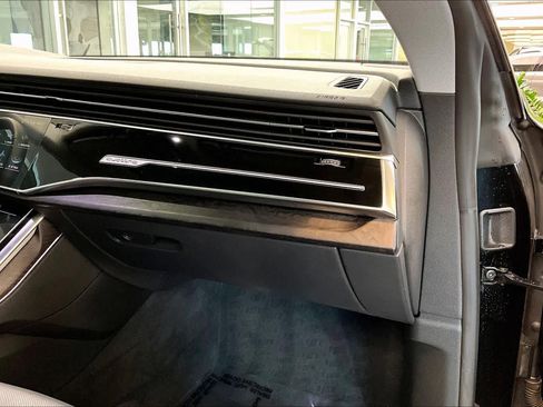 Used 2022 Audi Q8 Premium Plus image 19
