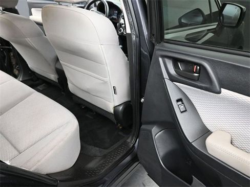 Used 2017 Subaru Forester 2.5i Premium image 19