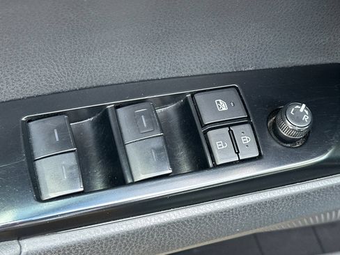 Used 2025 Toyota Camry SE FWD image 12