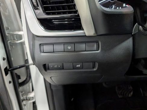 Used 2023 Nissan Rogue SL w/ SL Premium Package image 21