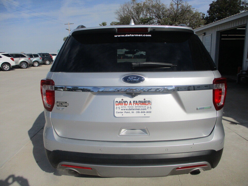 Used 2017 Ford Explorer XLT w/ Equipment Group 202A FWD image 15