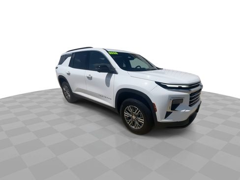 Used 2026 Chevrolet Traverse LT w/ Driver Confidence Package FWD image 2