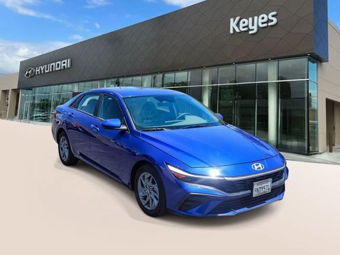 Used 2024 Hyundai Elantra SEL FWD image 3