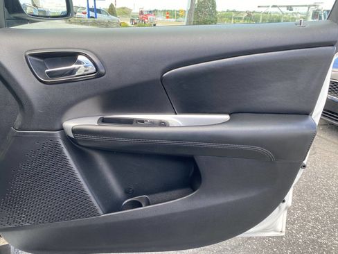 Used 2019 Dodge Journey SE FWD image 17