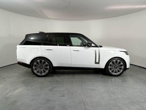Used 2023 Land Rover Range Rover SE image 4