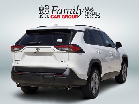 Used 2022 Toyota RAV4 XLE w/ Convenience Package FWD image 4