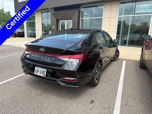 Used 2023 Hyundai Elantra SEL w/ Convenience Package FWD image 5