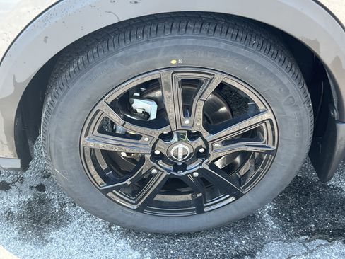 Used 2024 Nissan Kicks SR w/ SR Premium Package FWD image 15