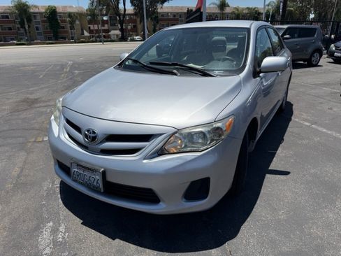 Used 2011 Toyota Corolla LE FWD image 3
