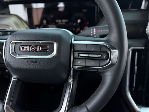 Used 2025 GMC Yukon Elevation w/ Technology Package AWD/4WD image 12