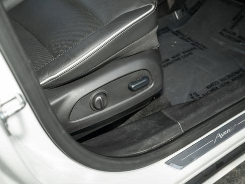 Used 2025 Buick Encore GX Avenir w/ Avenir Technology Package image 44