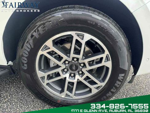 Used 2025 Ford Expedition Active image 38