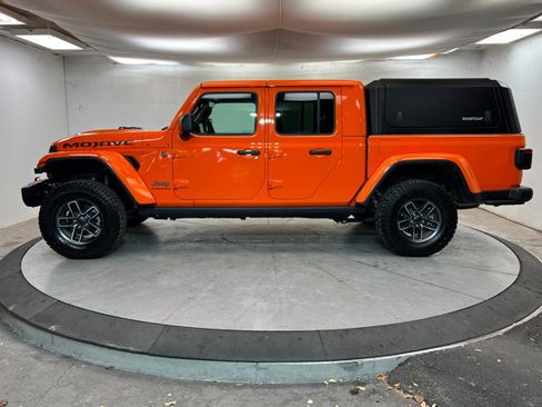 Used 2025 Jeep Gladiator Mojave image 2