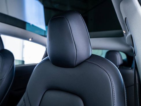 Used 2022 Tesla Model Y Long Range image 39