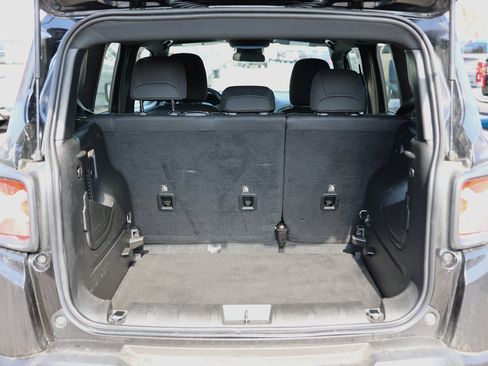 Used 2022 Jeep Renegade Altitude image 11