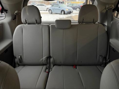 Used 2017 Toyota Sienna XLE image 22