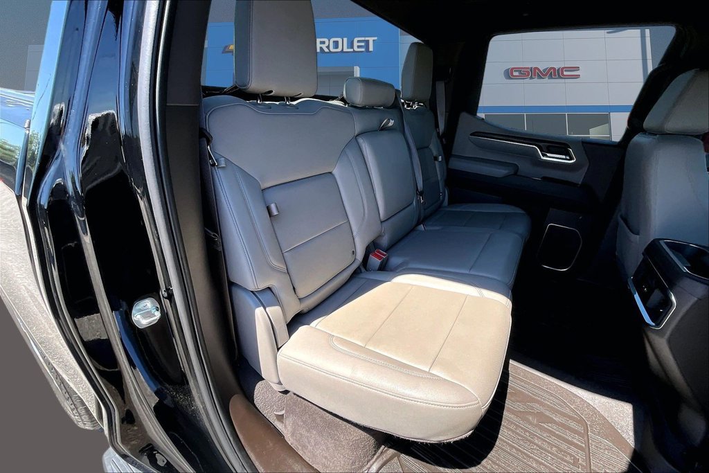 Used 2023 GMC Sierra 1500 SLT AWD/4WD image 26