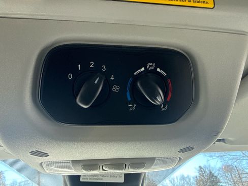 Used 2019 Ford Transit 150 XLT image 22