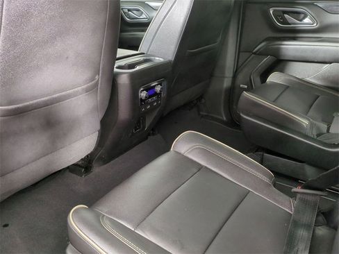 Used 2023 GMC Yukon SLT w/ SLT Premium Package image 22