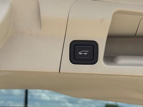 Used 2017 GMC Acadia Denali w/ Technology Package AWD/4WD image 14
