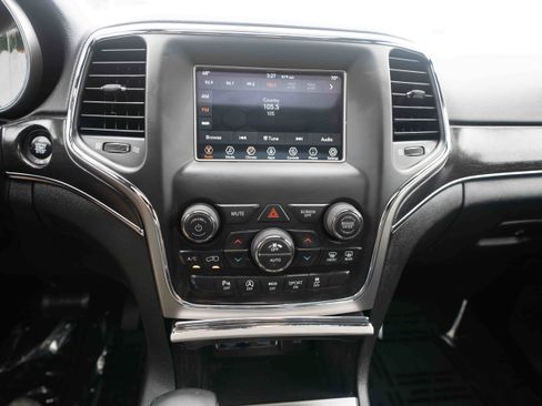 Used 2018 Jeep Grand Cherokee Limited AWD/4WD image 16