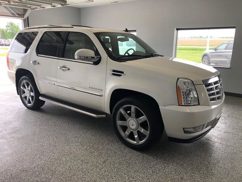 Used 2011 Cadillac Escalade Premium AWD/4WD image 5