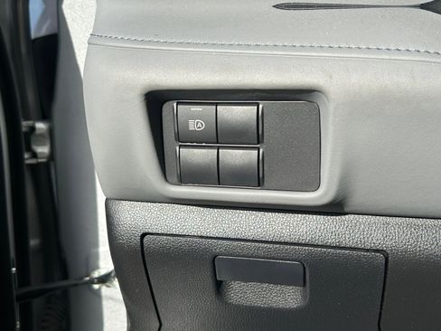 Used 2022 Toyota Highlander L image 19