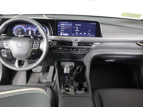 Used 2025 Toyota Crown Platinum AWD/4WD image 27