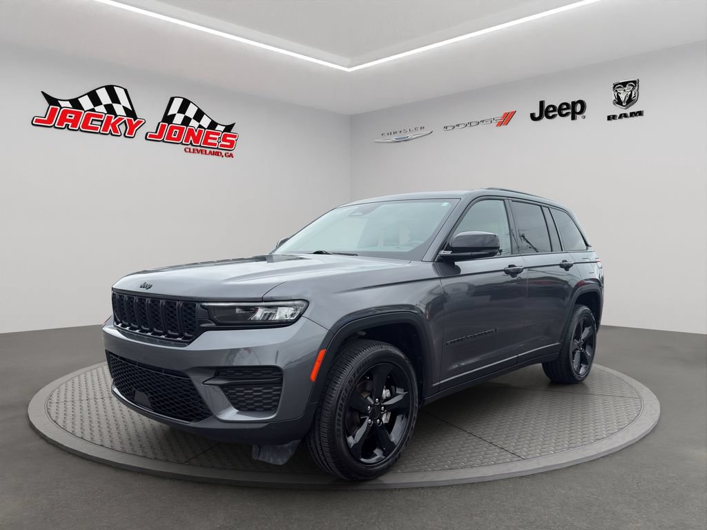 Used 2023 Jeep Grand Cherokee Altitude AWD/4WD image 2