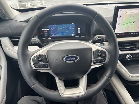 Used 2025 Ford Explorer Active w/ Active Comfort Package image 18