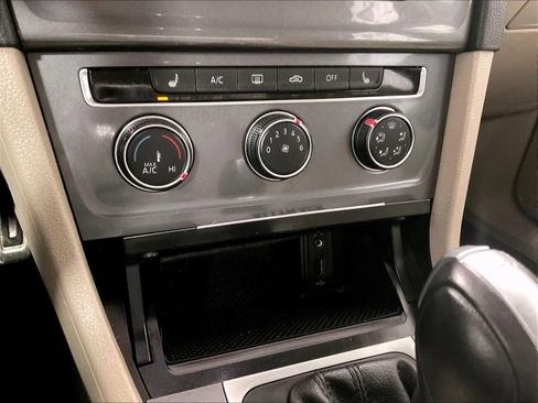 Used 2017 Volkswagen Golf Alltrack S image 25