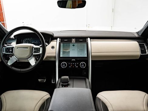 Used 2024 Land Rover Discovery Dynamic SE AWD/4WD image 35