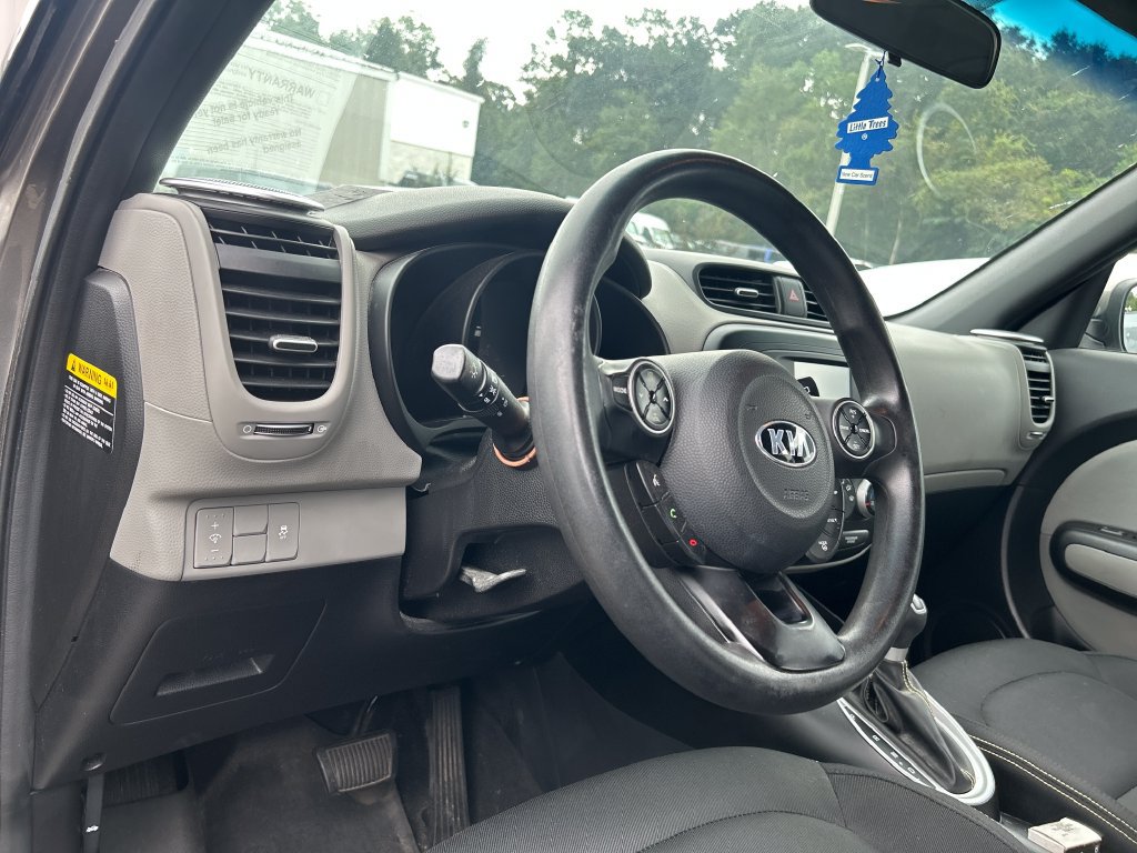Used 2016 Kia Soul + FWD image 9