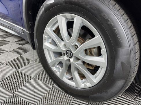 Used 2018 Nissan Rogue SV w/ Sun & Sound Touring Package image 11