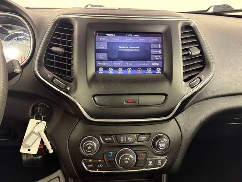 Used 2020 Jeep Cherokee Latitude FWD image 19