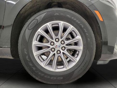 Used 2023 Buick Enclave Essence w/ LPO, Luxury Package image 3