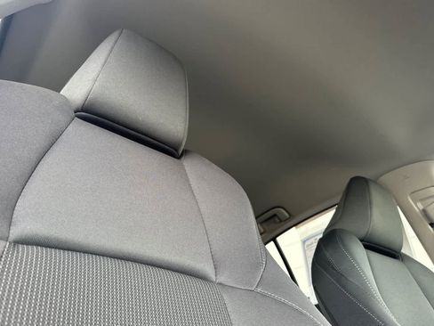 Used 2024 Toyota Venza LE image 18