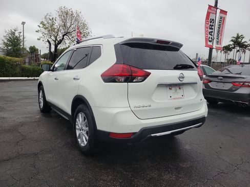 Used 2020 Nissan Rogue SV image 9