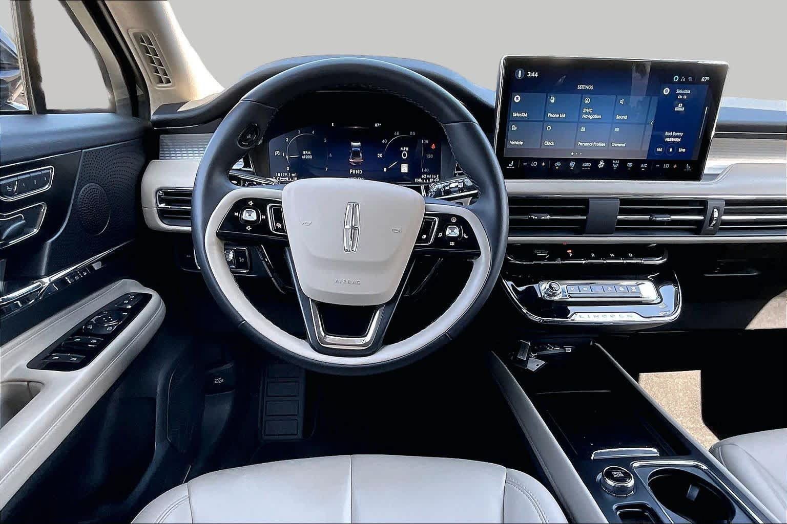 Used 2025 Lincoln Corsair FWD image 5