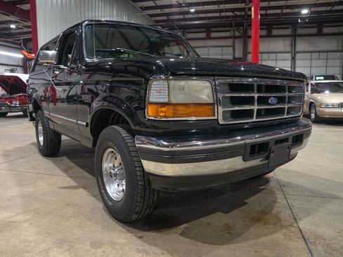 Used 1996 Ford Bronco XLT image 12