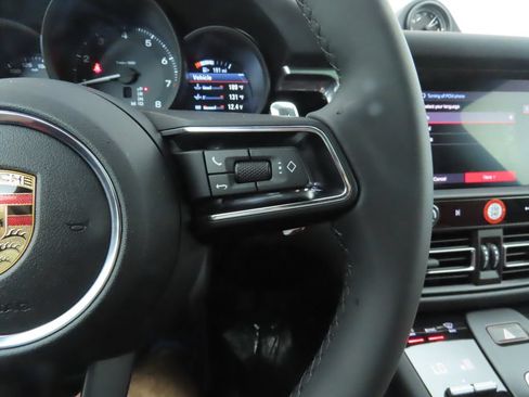 Used 2025 Porsche Macan AWD/4WD image 15
