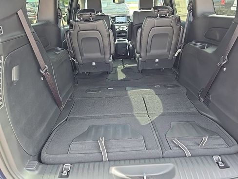 New 2025 Chrysler Pacifica Select image 25