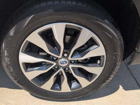 Used 2025 Subaru Outback Touring AWD/4WD image 5
