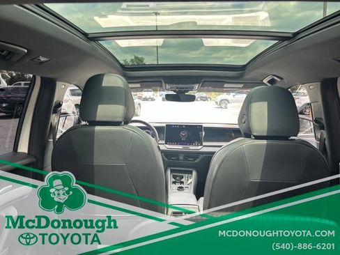 Used 2025 Volkswagen Tiguan SE R-Line AWD/4WD image 8