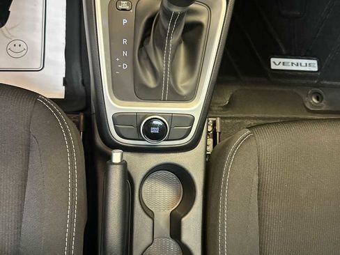 Certified 2025 Hyundai Venue SEL image 29