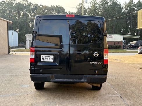 Used 2018 Nissan NV 3500 S image 15