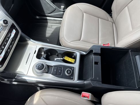 Used 2022 Ford Explorer XLT w/ Equipment Group 202A image 36