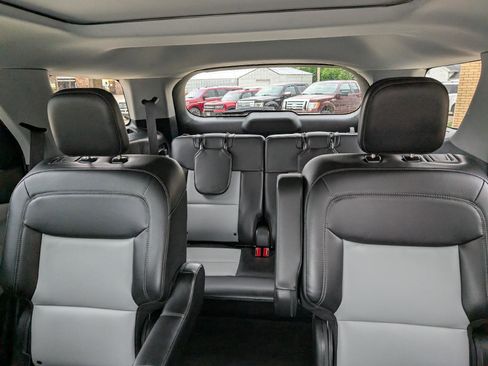 Used 2022 Ford Explorer XLT w/ Equipment Group 202A AWD/4WD image 29