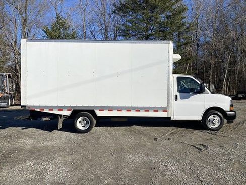 Used 2024 Chevrolet Express 3500 Thermo King 16 Foot Reefer Box w/ Power Convenience Package image 5